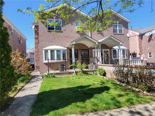 17507 74th Ave, Fresh Meadows, NY, 11366-1528 | Card Image