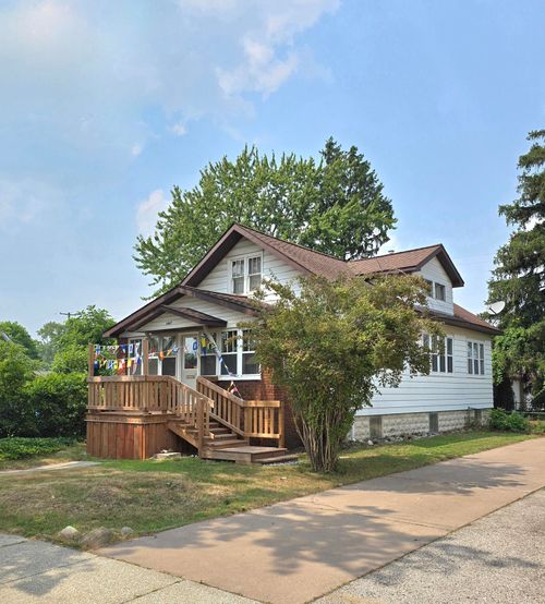 1447 Franklin Ave, Grand Haven, MI, 49417-1647 | Card Image