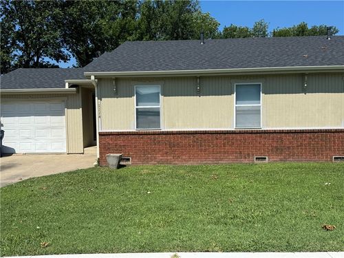1114 A Mockingbird Ln, Siloam Springs, AR, 72761 | Card Image