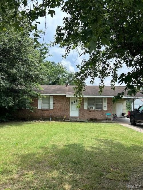 1205 W Murray Ln, Sikeston, MO, 63801-6105 | Card Image