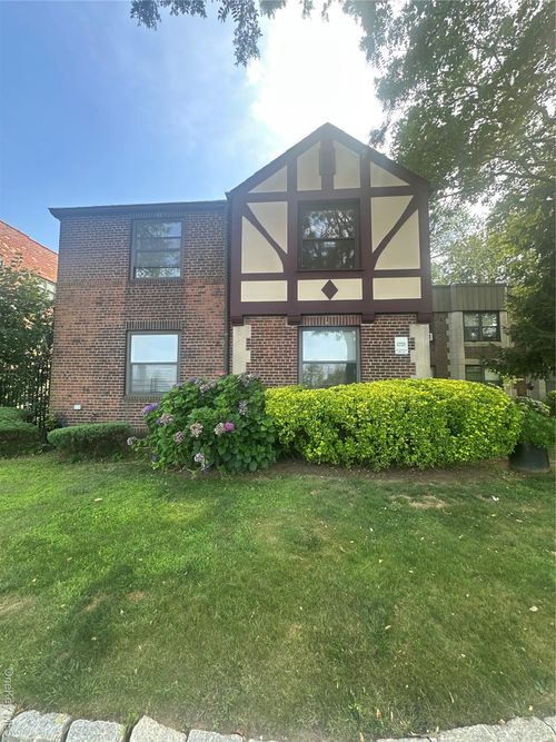 1-8018 19th Ave, East Elmhurst, NY, 11370-1302 | Card Image