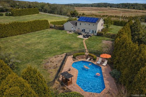 3935 Sound Ave, Riverhead, NY, 11901-1205 | Card Image