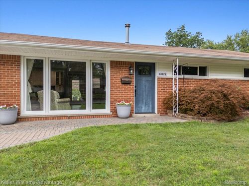 18376 Whitby St, Livonia, MI, 48152-3038 | Card Image