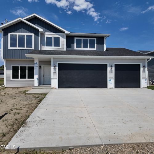 5308 Holmes Dr, Bismarck, ND, 58504-7753 | Card Image