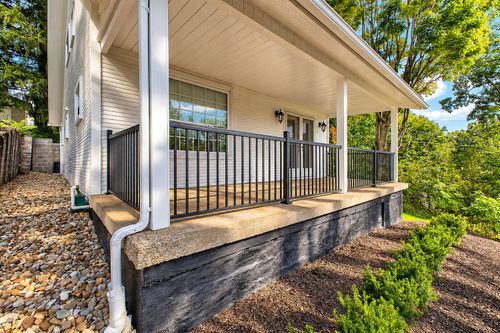 301 Silvis Street, Jeannette, PA, 15644 | Card Image