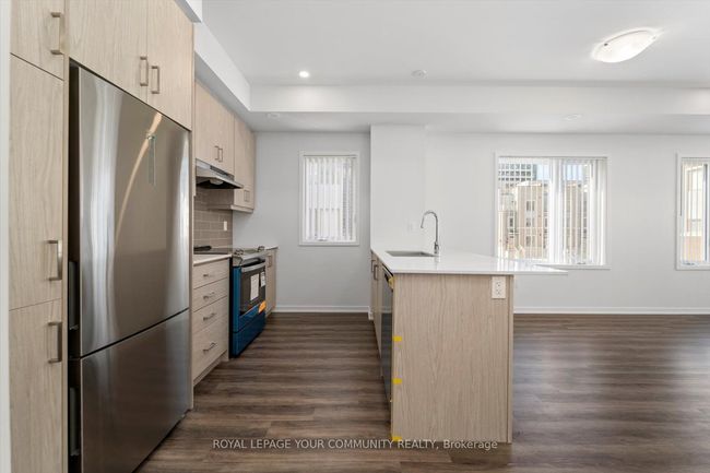 TH300 - 250 Interchange Way, Condo with 3 bedrooms, 3 bathrooms and 1 parking in Vaughan ON | Image 4
