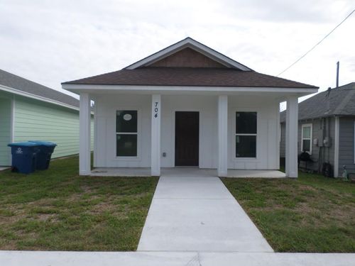 704 N Gagon St, Rockport, TX, 78382-4218 | Card Image