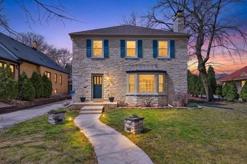 211 N 88th Street, Wauwatosa, WI, 53226 | Card Image