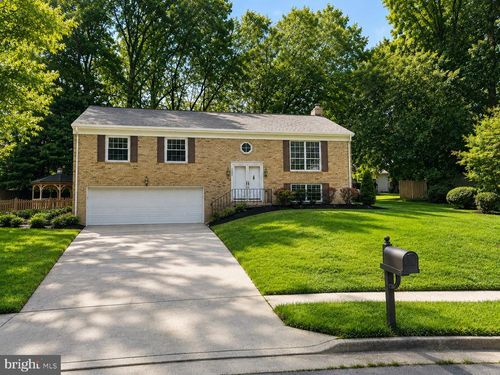 8425 Blevins Way Ct, Vienna, VA, 22182-5133 | Card Image
