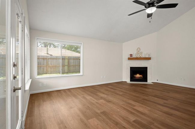 abundant natural light, perfect for everyday meals and entertaining. | Image 17