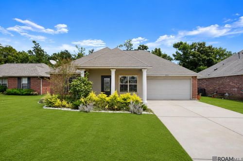 23252 Conifer Dr, Denham Springs, LA, 70726-8207 | Card Image