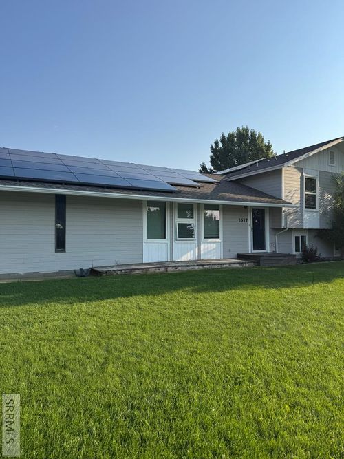 1617 9th St, Idaho Falls, ID, 83404-5582 | Card Image
