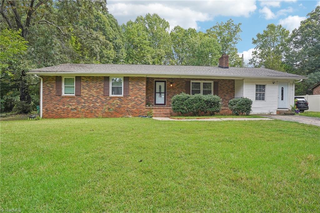 Vista Cir, High Point, NC 27263