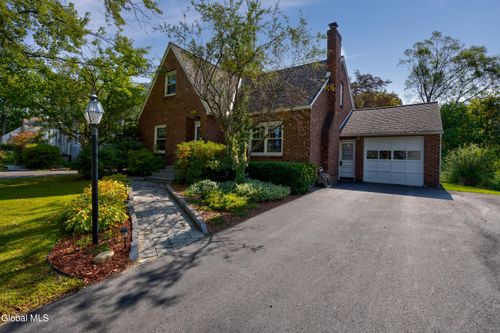2324 Niskayuna Dr, Niskayuna, NY, 12309-4014 | Card Image