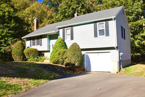 17-17 Valley View Ct, Hamden, CT, 06518-2751 | Card Image