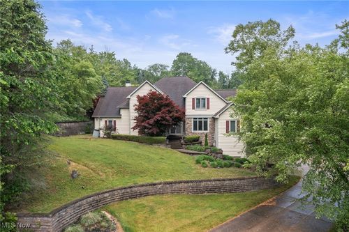 769 Village Trl, Gates Mills, OH, 44040-9660 | Card Image