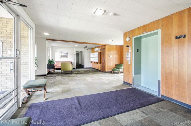 Lobby | Image 12