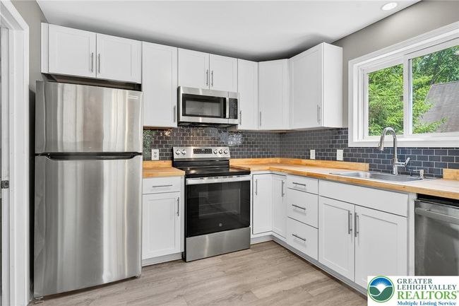 6471 Decker Rd, House other with 3 bedrooms, 2 bathrooms and null parking in Bushkill PA | Image 8
