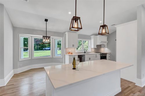 9 Susan Ln, Dix Hills, NY, 11746-5140 | Card Image