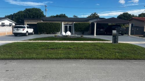 565 W 76th St, Hialeah, FL, 33014-4203 | Card Image