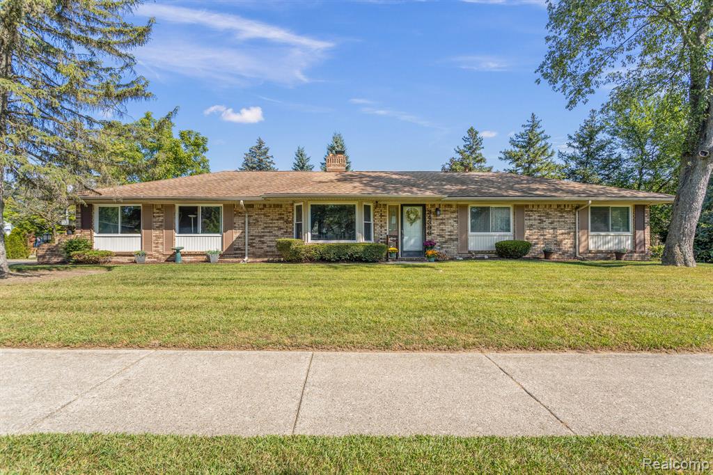 Parkdale St, Livonia, MI 48150