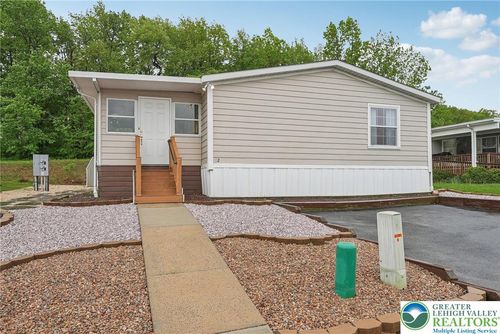 82 Pheasant Dr, KUTZTOWN, PA, 19530-8211 | Card Image