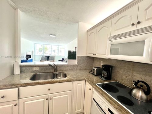 204-8233 Harding Ave, Miami Beach, FL, 33141-5215 | Card Image