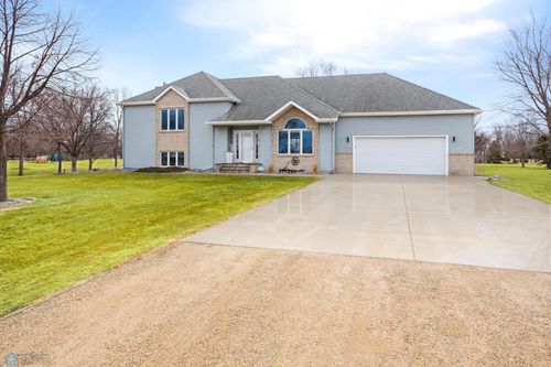 8112 Edward Dr, Wahpeton, ND, 58075-9405 | Card Image