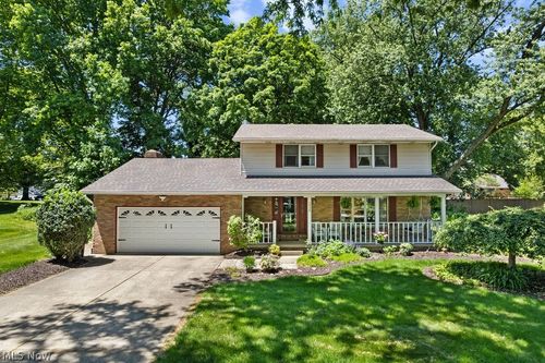 2438 Lyndon Dr, Green, OH, 44685-8337 | Card Image