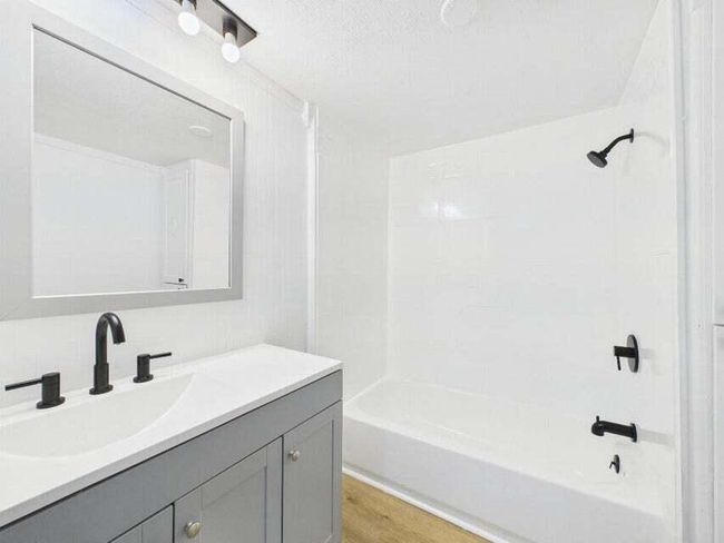 Bathroom | Image 12