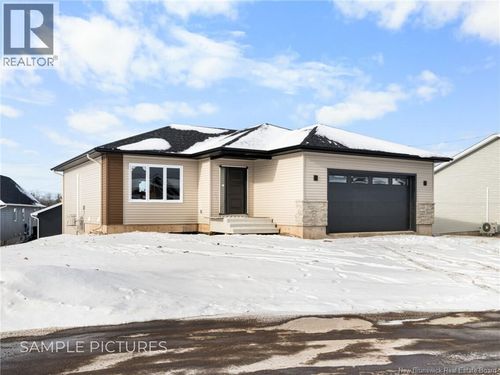 445 Rue Gaspé, Dieppe, NB, E1A | Card Image