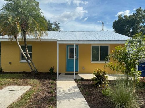 537 Capitol St, North Fort Myers, FL, 33903-2814 | Card Image