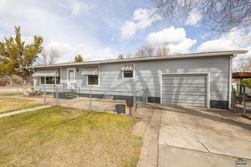 201-201 S 20th St, HOT SPRINGS, SD, 57747-2142 | Card Image