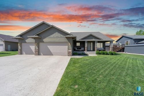 9004 W Gill Cir Circle, Sioux Falls, SD, 57106 | Card Image