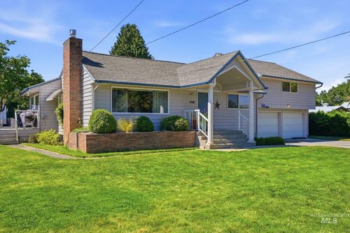 708 Park Ave, Lewiston, ID, 83501-4615 | Card Image