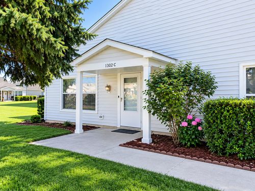 c-1302 S Glen Cir, Aurora, IL, 60506-2079 | Card Image