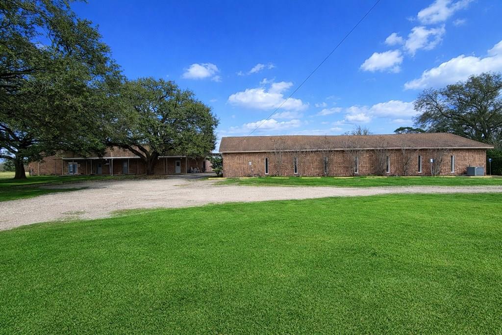 831 Fm 2917 Rd, Alvin, TX 77511