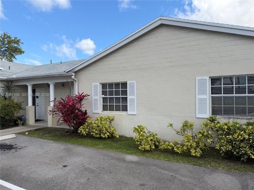 960-04-960 Ne 214th Ln, Miami, FL, 33179-1152 | Card Image