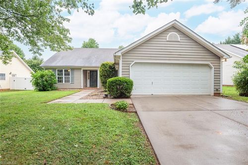 752 Eagle Point Dr, Kernersville, NC, 27284-7733 | Card Image