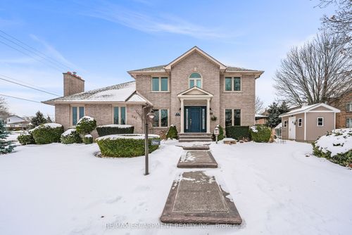 1 Shoreline Cres, Grimsby, ON, L3M5B1 | Card Image