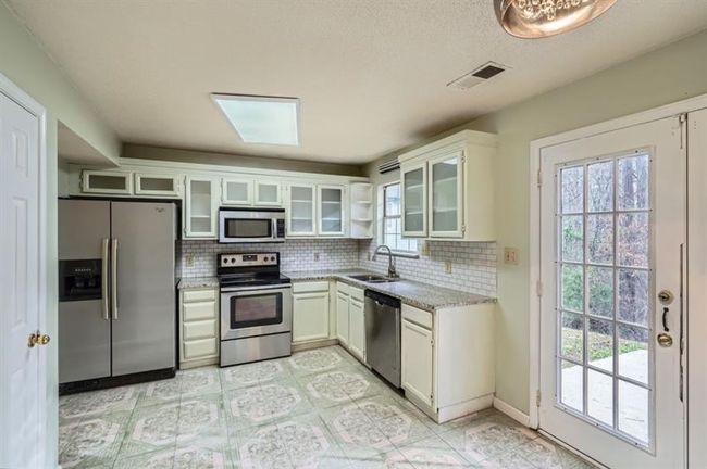 2068 Bedford Ct, House other with 3 bedrooms, 3 bathrooms and 1 parking in Lithonia GA | Image 8