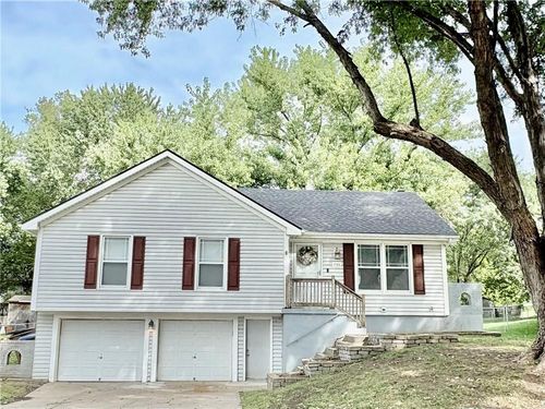 1704 Cinnabar Dr, Raymore, MO, 64083-9125 | Card Image