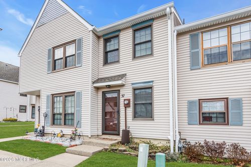 37 Queens Way, Englishtown, NJ, 07726-1626 | Card Image