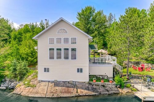 {{alt}} | Card Image