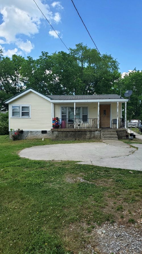 504 Demoss St, Gallatin, TN, 37066-2121 | Card Image