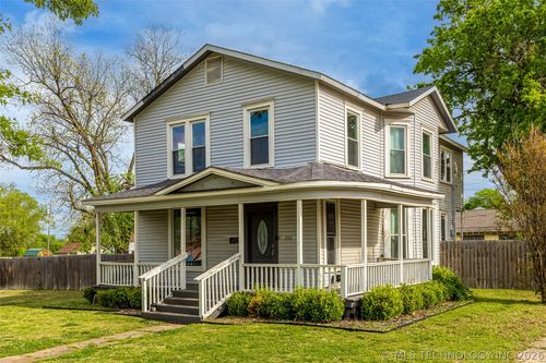 202 4th St, Claremore, OK, 74017-7031 | Card Image