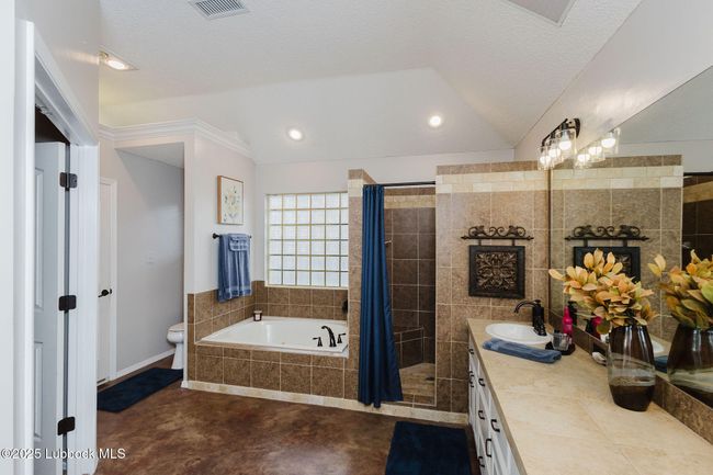 5611 85 Th St, House other with 4 bedrooms, 3 bathrooms and null parking in Lubbock TX | Image 39