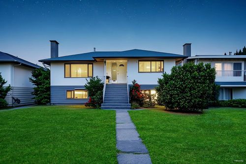 342 E 18th St, North Vancouver, BC, V7L2X9 | Card Image