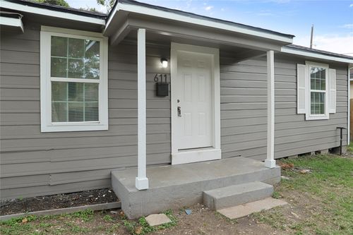 611 93rd St, Houston, TX, 77012-2209 | Card Image