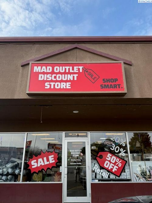 b-4033 W Van Giesen, West Richland, WA,  | Card Image